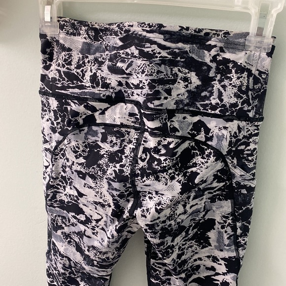 Lululemon Super lightweight no sweat breathable limited edition seamless bottoms - Picture 3 of 11